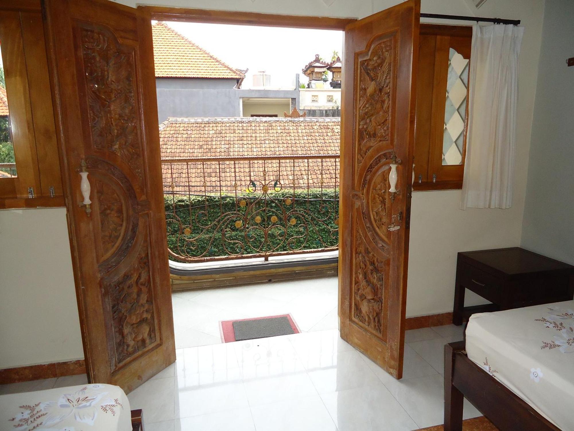 The Reinhold Guesthouse Bali 캐로보칸 외부 사진
